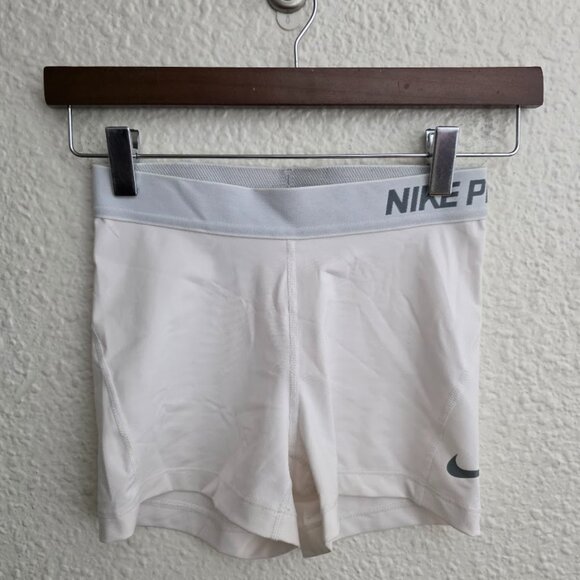 Nike Pro 3" Shorts in White Women Size Small - Picture 1 of 7